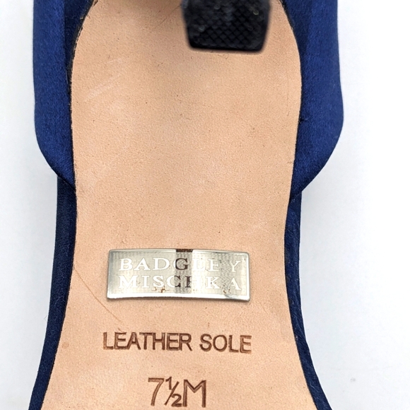 Badgley Mischka Women's Cher Pump, Electric Blue, 7.5 US - Picture 16 of 17